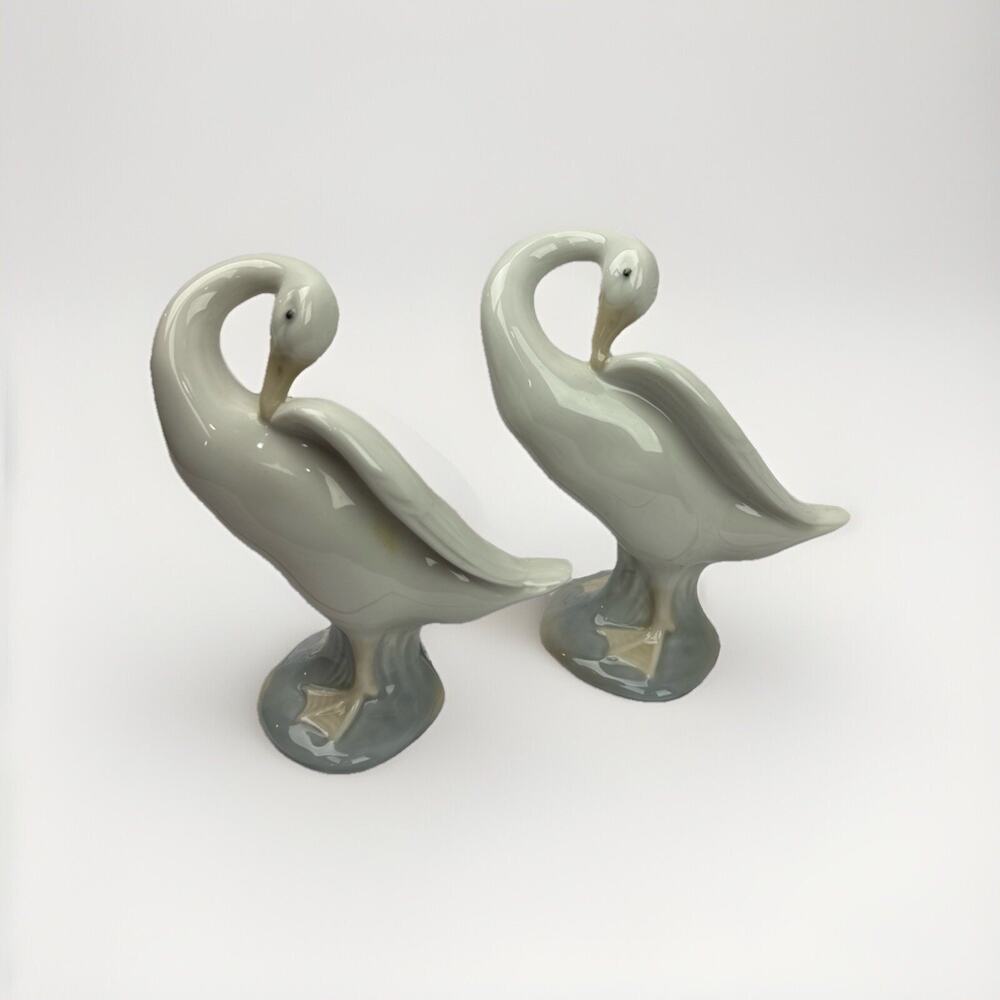 Vtg Lladro (2) Little Duck #4553 (Preening White Goose) Porcelain Figurine
